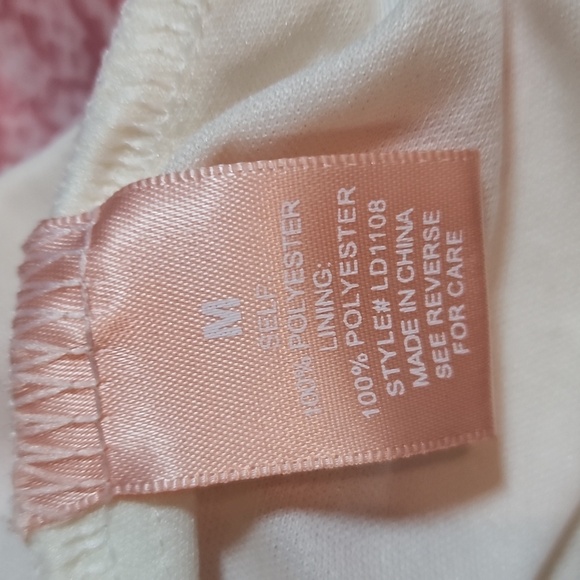 New Red Ditzy Floral Short Puff Sleeve Flutter Hem Wrap Mini Dress Size Medium - Picture 15 of 15